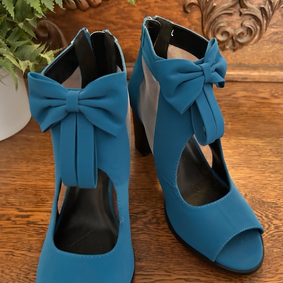 Brand new blue booties! Never worn. - Picture 4 of 4